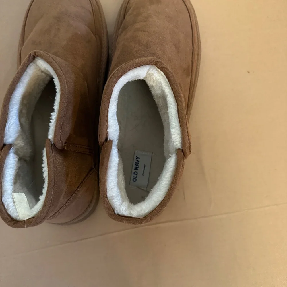 Old Navy Cozy-Lined‎ Suede Chestnut Brown Ankle Bootie Slippers Size 8